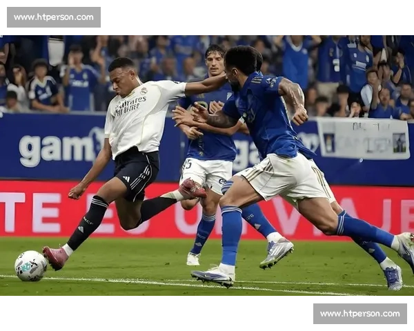 足球比赛全场攻防博弈与战术较量精彩回顾解析深度剖析与关键瞬间盘点 - 副本 (5) - 副本 - 副本