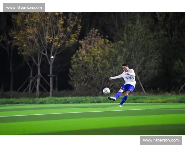 足球赛事极速直播全程追踪精彩瞬间不容错过 - 副本 (2) - 副本